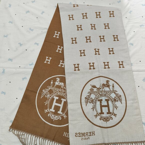 Hermès Reversible Cashmere Scarf - Picture 2 of 6